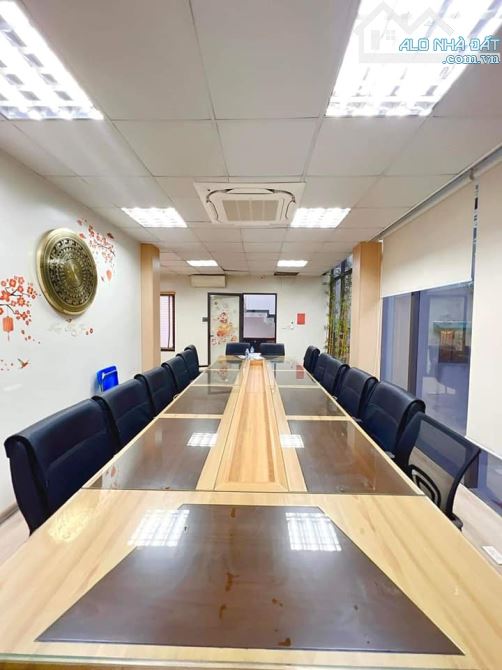 BÁN NHÀ MẶT PHỐ VIP BA TRIỆU - GẦN VINCOM 220M MẶT TIỀN 8M - 2