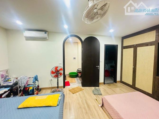 Bán nhà phố Hoàng Cầu 2 mặt ngõ, Ô tô tránh, Kinh doanh sầm uất DT 60m 25 tỷ - 2
