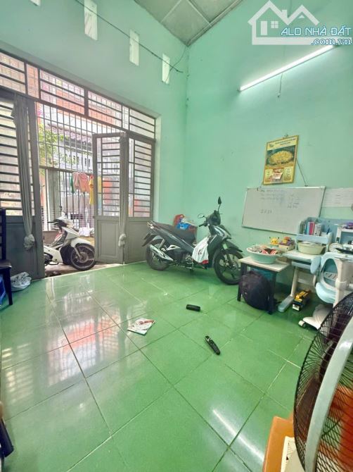 Bán Gấp nhà số 12 Tân Kỳ Tân Quý hẻm 5m 74m2 khu vực xây 4 Tầng Nhỉnh 5 tỷ - 2
