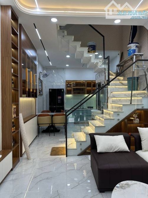 BÁN NHÀ TÂN BÌNH 4 TẦNG - XE HƠI ĐỖ CỬA - 40m2 - NHỈNH 6 TỶ - 2