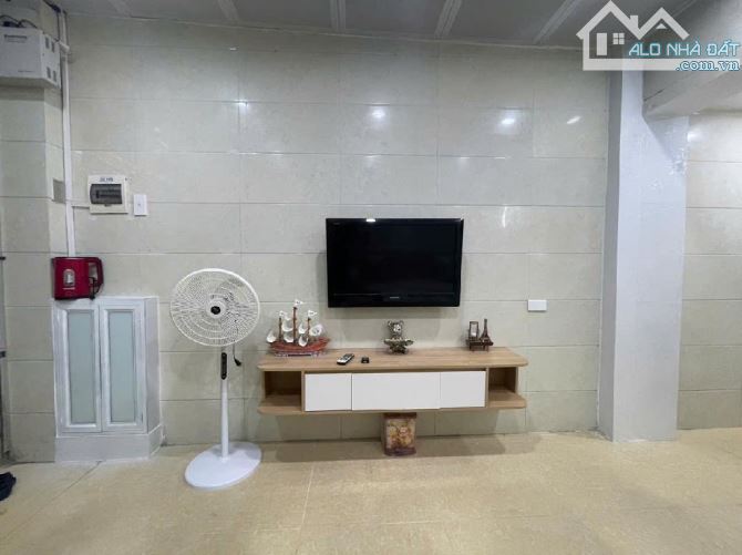 Bán tập thể tầng 1 phố Bùi Ngọc Dương, 2 ngủ cách cv tuổi trẻ 200m. Trung tâm Hai Bà Trưng - 2