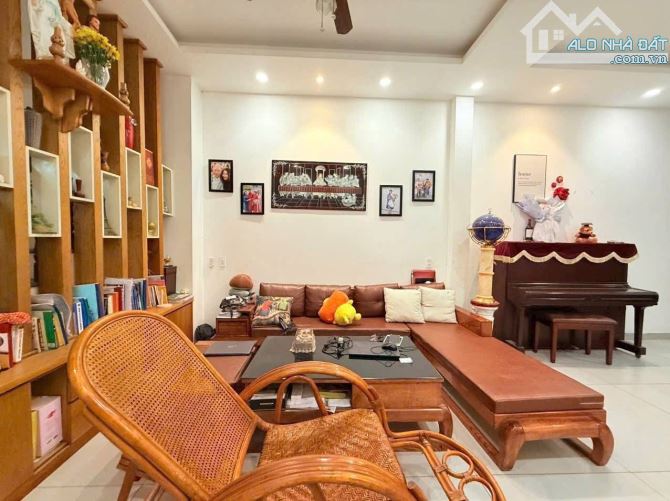 Bán nhà hẻm xe hơi gần Phan Đăng Lưu, Phú Nhuận, 3 Tầng, 98m2, nở hậu, gần MT, 12.x Tỷ - 4