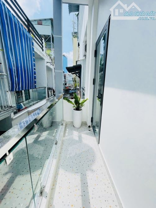 ÂU DƯƠNG LÂN Q8 - 4.2X6.6M - 2 TẦNG - CHỈ CÓ 3.88 TỶ - HẺM XE HƠI - NHÀ VỊ TRÍ ĐẸP - 3