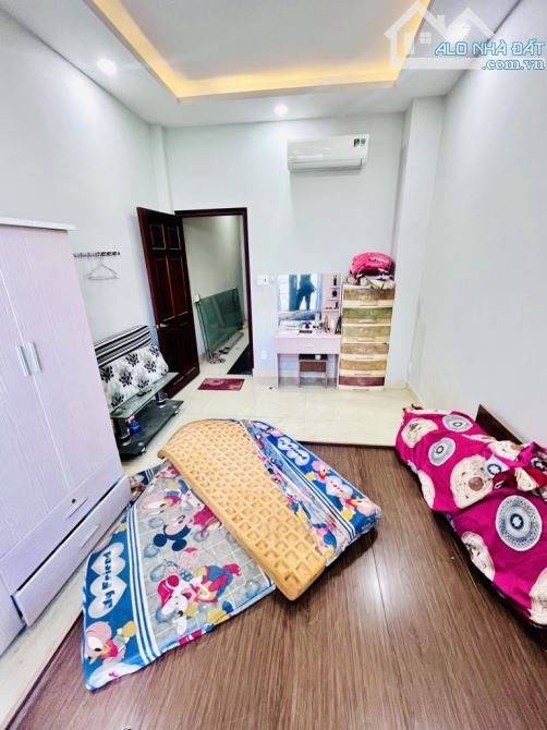 Quận 8,gần tạ quang bửu, ô tô đỗ cửa, 3 tầng, dài 18m,nhỉnh 8,x tỷ - 3