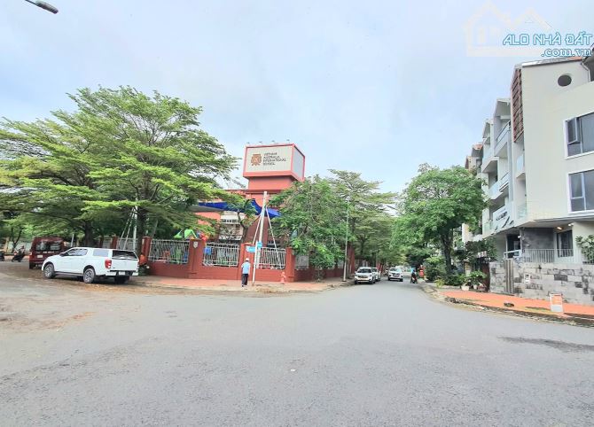 BÁN BIỆT THỰ VEN SÔNG 2 MT (8x18) - 4 TẦNG – ĐỐI DIỆN RMIT, CHỈ 28.6 TỶ - 3
