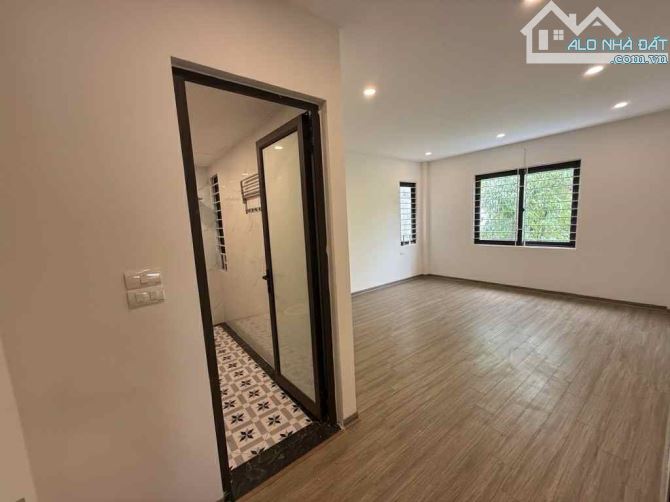 bán nhà Hoa Lâm-Việt Hưng, 83m x 5 tầng, thang máy, gara, nở hậu, 6 ngủ khép kín, dòng - 3