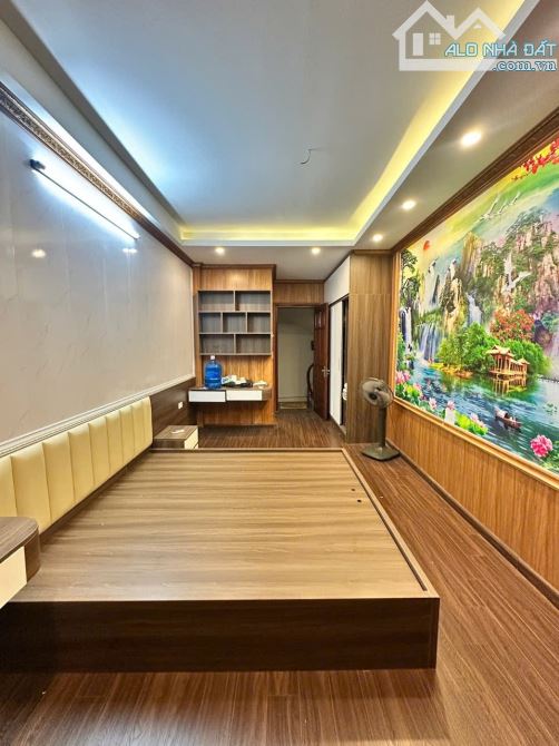 BÁN NHÀ TRUNG KÍNH – 32M² – 6 TẦNG – 3 NGỦ KHÉP KÍN – GIÁ 7.2 TỶ – NGÕ THÔNG 3M - 3