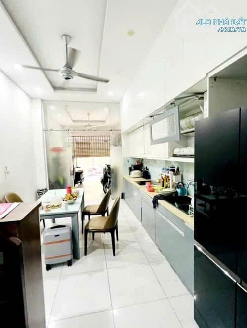 Siêu hiếm, nhà phố Nguyên Hồng, DT 50m x 5 tầng, ô tô, vỉa hè, kinh doanh, giá 23.9 tỷ - 3