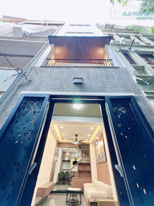 8 TỶ HƠN . 3 GÁC ĐỖ CỬA NGÀY ĐÊM . GẦN Ô TÔ .  45M2. 5 TẦNG . KHUNG CỘT  . FULL NỘI THẤT. - 3