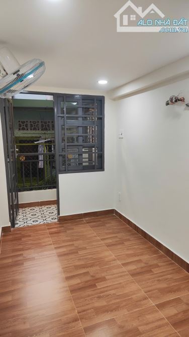 Nhà nhỏ xinh Tân Bình, gần Lý Thường Kiệt - 3 tầng - Giá 2.2 tỷ - 3