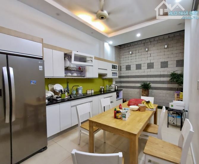 🔹 HIẾM! NHÀ ĐẸP GẦN PHỐ ĐÊ LA THÀNH – Ô TÔ TRÁNH – 5 TẦNG – CHỈ VIỆC Ở - 3