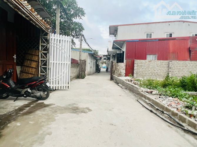 Bán đất  tặng nhà cấp 4 cạnh chợ Hoa quả,  52,5m2 giá chỉ 1.6x tỷ - 3