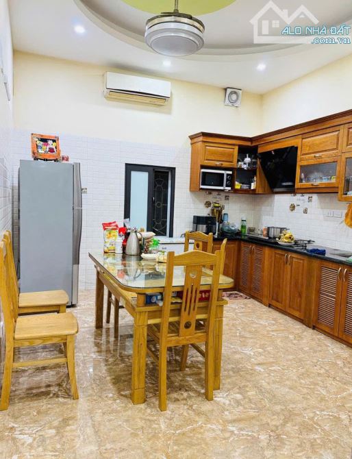 Nhà riêng Kim Giang, ô tô con đỗ cách nhà 10m, Full đồ, 66m*3 tầng, mặt tiền 5m; 10,8 tỷ - 3