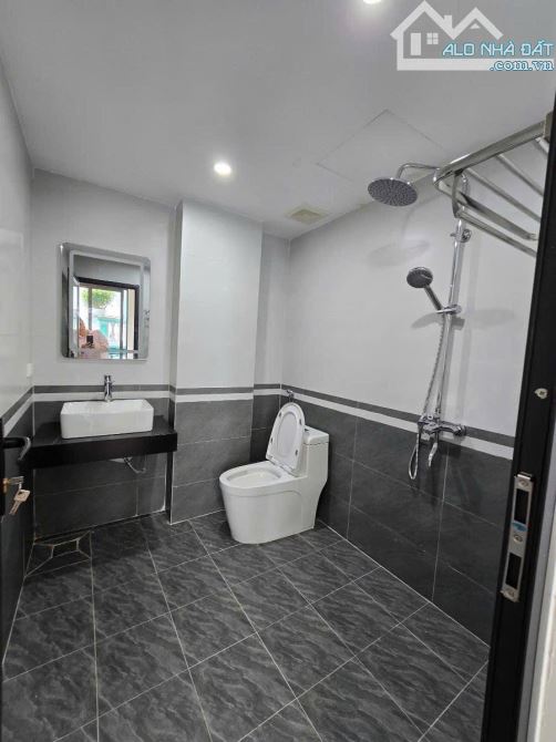 NHÀ ĐẸP 5TẦNG XÂY MỚI COONG-NGÕ THÔNG TỨ TUNG PHỐ NGUYỄN KHIẾT-HỒNG HÀ CHỈ HƠN 7tỷ - 3
