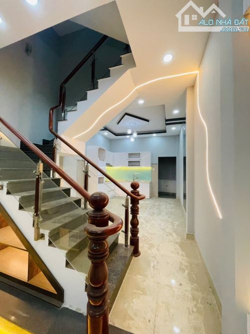 Nhà 3 tầng FULL NỘI THẤT đường THẠNH XUÂN 22 phường THẠNH XUÂN Q12 DT 61m2 (4x15,24) đường - 3