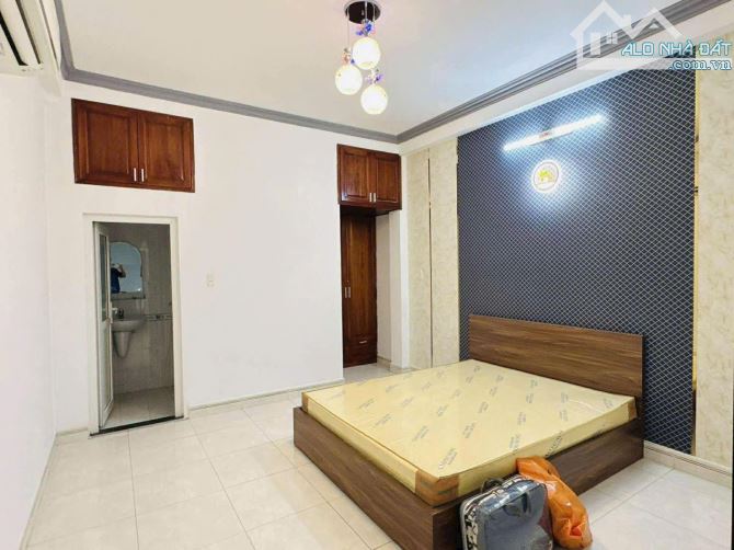 Bán nhà mặt tiền Trần Văn Danh, phường 13, Tân Bình; 4*21m; nhà ga T3 - 3