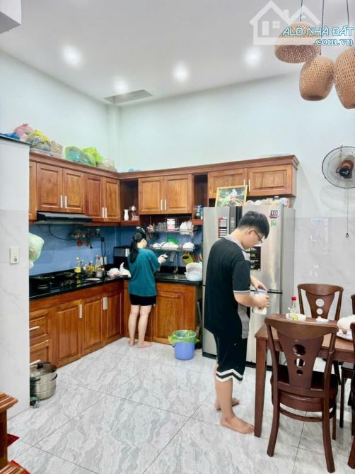 🏡 Nhà bán Quang Trung, P8, Gò Vấp 	•	Diện tích: 4.05 x 11m 	•	Kết cấu: Trệt, 2 lầu, - 3