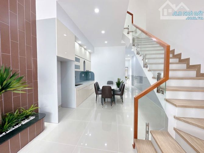 Bán nhà 1 trệt 2 lầu trong quân đoàn 4 p. Tân Phong - 3