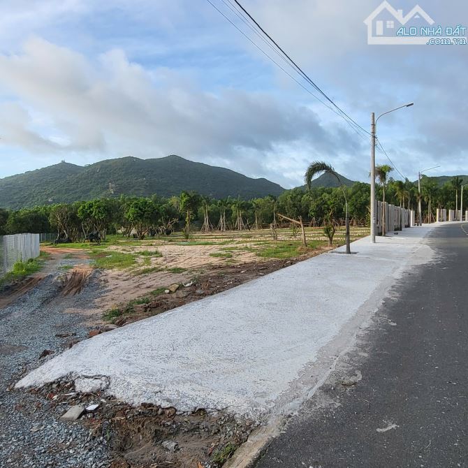 Bán đất gần biển xã Phước Hải. Lô góc hai mặt tiền 324m2. Giá 2,2 tỷ - 3