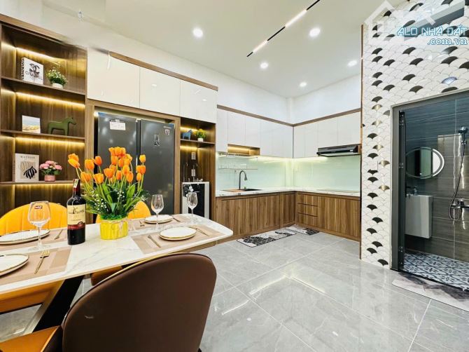 Bán gấp! Nhà 68m2 Nguyễn Đình Chiểu, P5, Q3. Xây 1 trệt 2 lầu. Giá 3 tỷ 800, sổ hồng riêng - 3