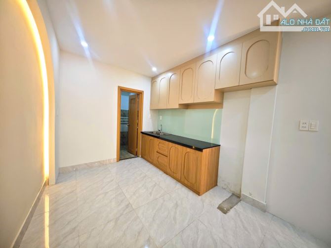 BÁN NHÀ GÒ VẤP, GẦN CHỢ XÓM MỚI, CÁCH 1 CĂN LÀ HẺM XE HƠI, CHỈ NHỈNH 3TỶ - 3