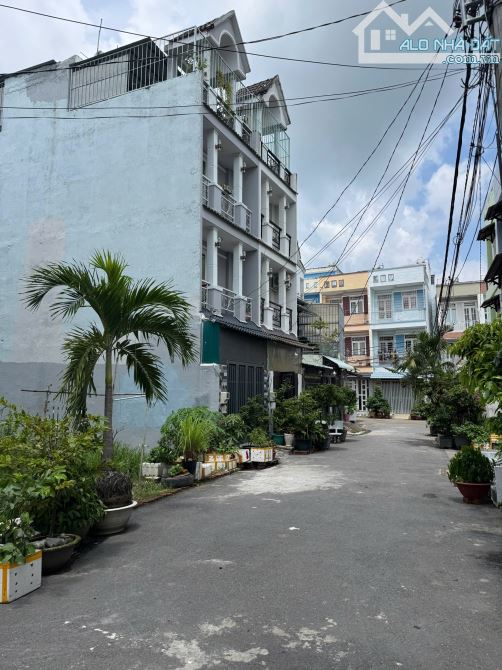 HẠ 700 TRIỆU , Giá còn : 8 tỷ ( thương lượng trực tiếp chủ ) - Diện tích : 105m2 - 3