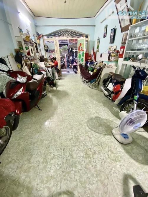 Nhà hẻm trục đường Xóm Chiếu (sát chợ ẩm thực 200) - Quận 4, giá đầu tư - 3