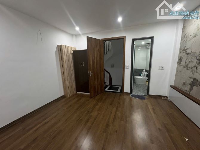 Cho thuê nhà nguyên căn Ngọc Thụy - 40m2- 5 tầng- full đồ - 3