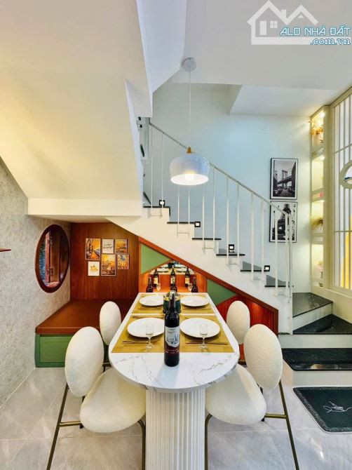 Sang nhượng nhà 68m2 xây 3 tầng đường Tôn Đản,Q4 giá 3tỷ100. Gần chợ 200. Hẻm 5m. Sổ sẵn - 3