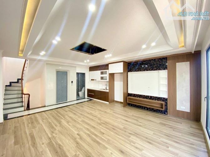 THÔNG - Ô TÔ ĐỖ CỬA - VỪA Ở VỪA KINH DOANH - GIÁ 16.5 TỶ - 3