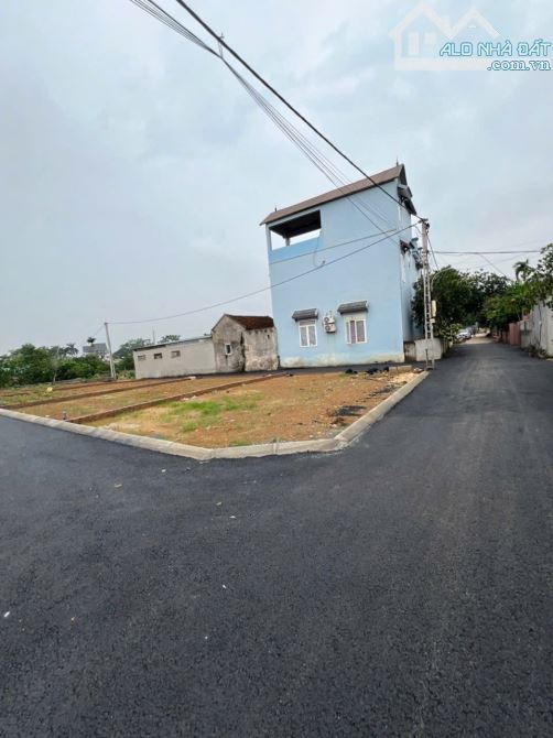 Lô góc 3 mặt tiền thôn 2 Phú Cát cách chợ 100m,UBND xã Phú cát 800m-  CNC- Ga Metro 5 - 3