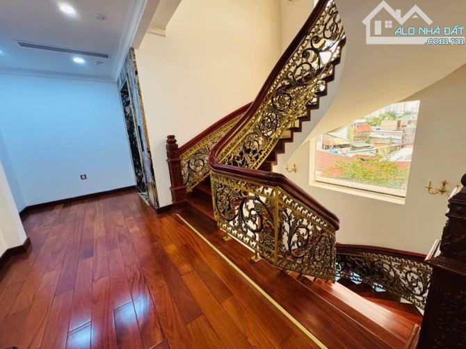 Villa đẳng cấp hoàng gia, full gỗ. Đường số 4, Cityland Nguyễn Thị Thập. 390m2, ngang 15m - 3