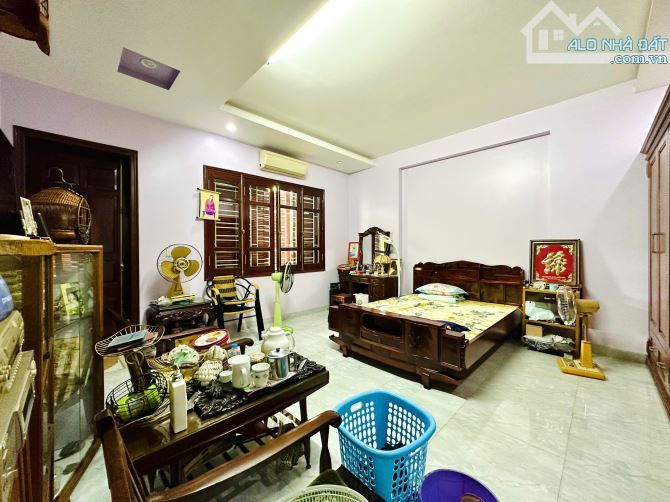 Mặt đường Đằng Hải. Diện tích: 110m x 4,5 tầng. Giá 11.2 tỷ - 3