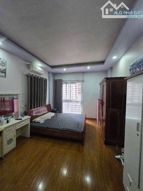 PHẠM VĂN ĐỒNG CẦU GIẤY, 5TẦNG 35M, MẶT NGÕ THÔNG KINH DOANH, GẦN PHỐ Ô TÔ TRÁNH. Nhỉnh 8tỷ - 3