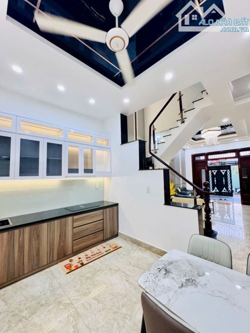 Nhà Thạnh Lộc 19, Hẻm xe hơi vào nhà, 4x15, 3 Tầng, 4PN, Nhà chỉ 5ty4 - 3