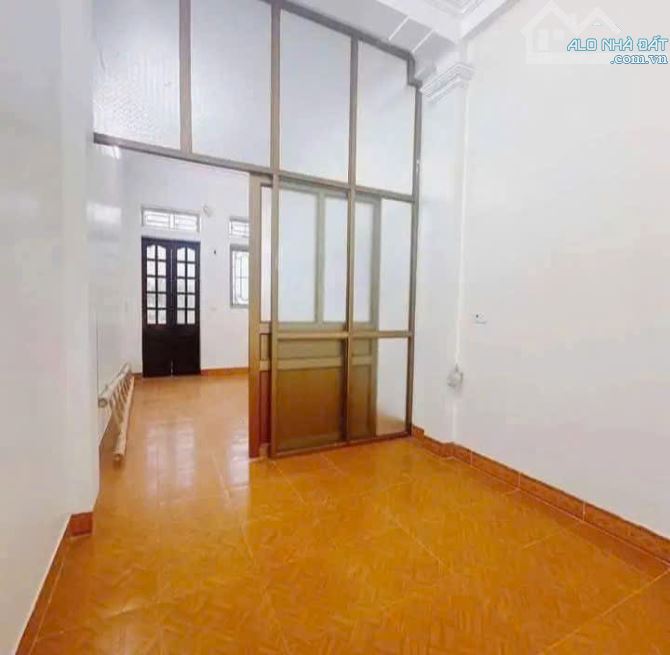 BÁN NHÀ 1.38 TỶ 2.5 TẦNG 42M2 ( HƯỚNG NAM ) NGÕ PHÙ LONG - 3