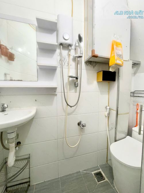 NHỈN 2T_TRUNG TÂM Q1 - TRẦN KHẮC CHÂN _SÁT MT LỚN - 3