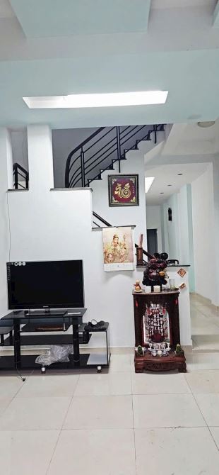Bán nhà 3 tầng hẻm 1368 Lê Văn Lương. Đt 5.5x16m. giá 6 tỷ - 3