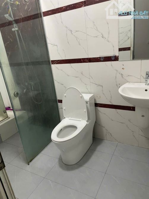 Cho thuê nhà nguyên căn 179 Vĩnh Hưng, phường Vĩnh Hưng, Hoàng Mai. DT 30m x 5 tầng, giá - 4