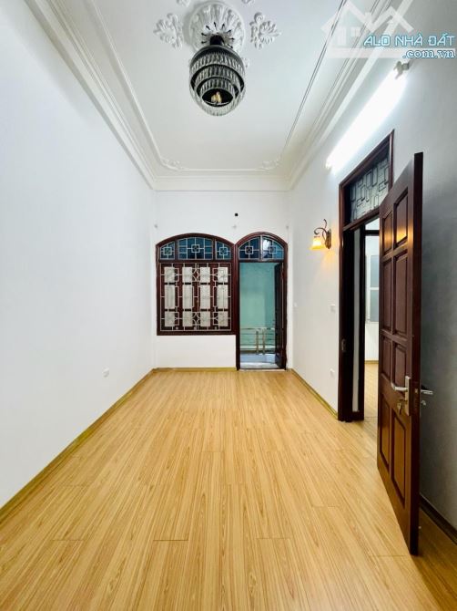 BÁN NHÀ HÀO NAM-32Mx4TẦNG-MẶT TIỀN 5.5M-NGÕ THÔNG-3MẶT THOÁNG-SỔ VUÔNG PHÂN LÔ-8 TỶ - 4