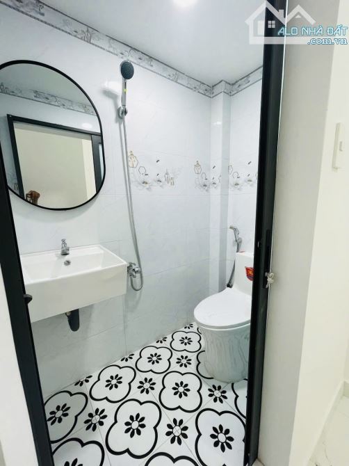 ÂU DƯƠNG LÂN Q8 - 4.2X6.6M - 2 TẦNG - CHỈ CÓ 3.88 TỶ - HẺM XE HƠI - NHÀ VỊ TRÍ ĐẸP - 4