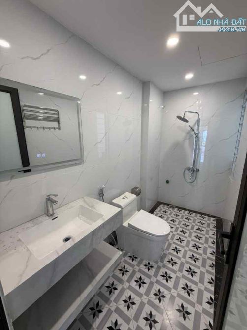 bán nhà Hoa Lâm-Việt Hưng, 83m x 5 tầng, thang máy, gara, nở hậu, 6 ngủ khép kín, dòng - 4