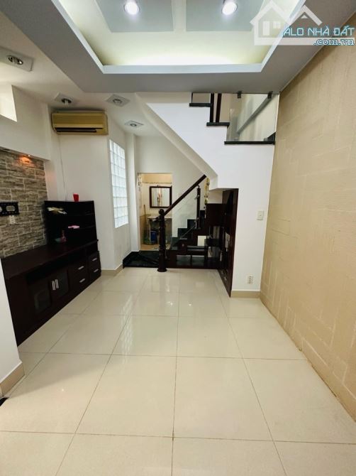 TT QUẬN 1 NGUYỄN THỊ MINH KHAI, VÀI BƯỚC LÊN OTO - 4 Tầng 25M2 - CHỈ 5,8 Tỷ - 4