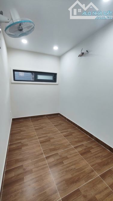 Nhà nhỏ xinh Tân Bình, gần Lý Thường Kiệt - 3 tầng - Giá 2.2 tỷ - 4