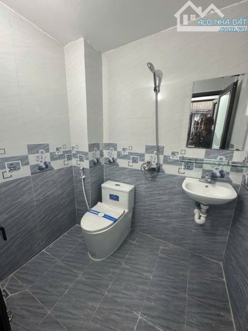 3 TỶ HƠN . BA GÁC ĐỖ CỬA . 50 M  RA PHỐ .   25 M2 . 4 TẦNG KHUNG CỘT. PHÁP LÝ CHUẨN MBVB . - 4