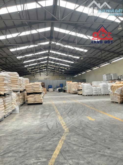 XT340 Cho thuê kho 12.000m2 trong kcn sóng thần 1 Mặt Tiền Đường Chính  Diện tích Kho : 12 - 4