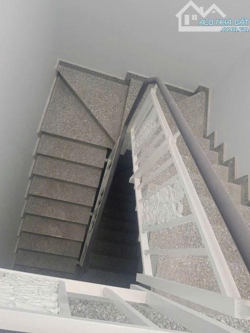 Bán nhà 70m2 11 phòng CHDV thu nhập 40 tr/tháng đường Nguyễn thời Trung Quận 5 chỉ 10,5 T - 4