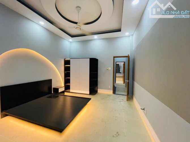 Nhà 3 tầng FULL NỘI THẤT đường THẠNH XUÂN 22 phường THẠNH XUÂN Q12 DT 61m2 (4x15,24) đường - 4
