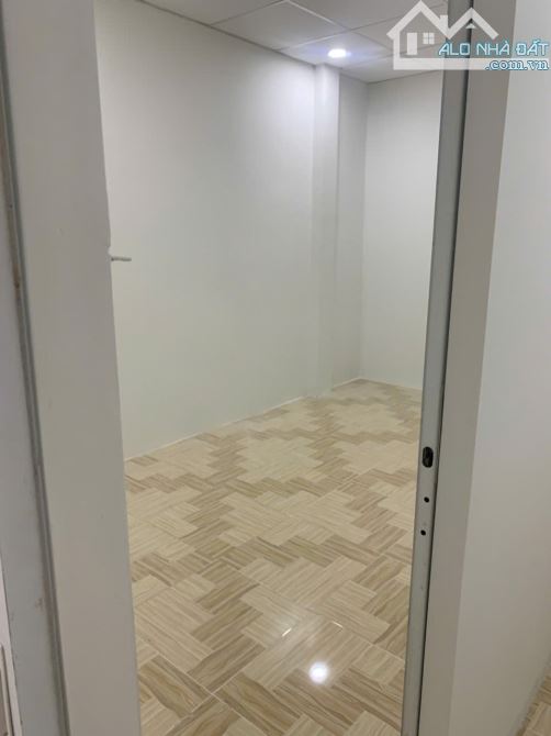Nhà hẻm Trần Bình Trọng Q10, 39,1 m2 1 trệt 1 lầu giá 7.5 tỷ. SHR - 4