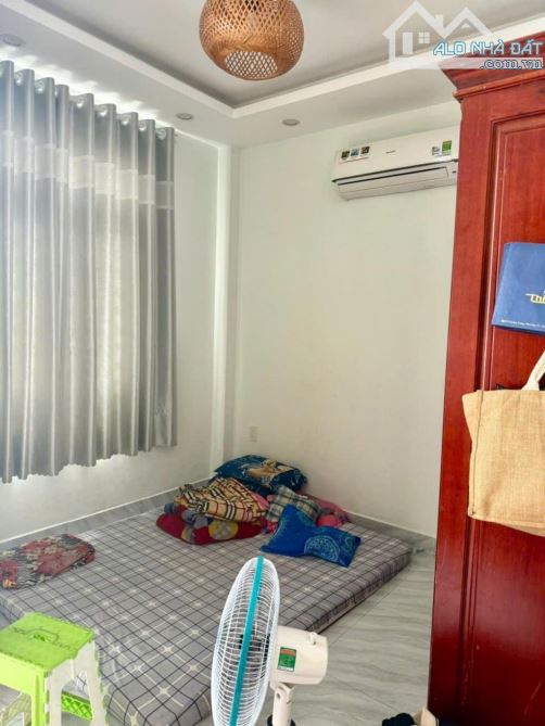 🏡 Nhà bán Quang Trung, P8, Gò Vấp 	•	Diện tích: 4.05 x 11m 	•	Kết cấu: Trệt, 2 lầu, - 4